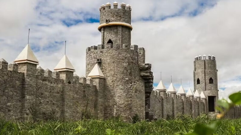 Conheça a Fascinante Cidade Medieval da Fazenda Thanks em Umirim